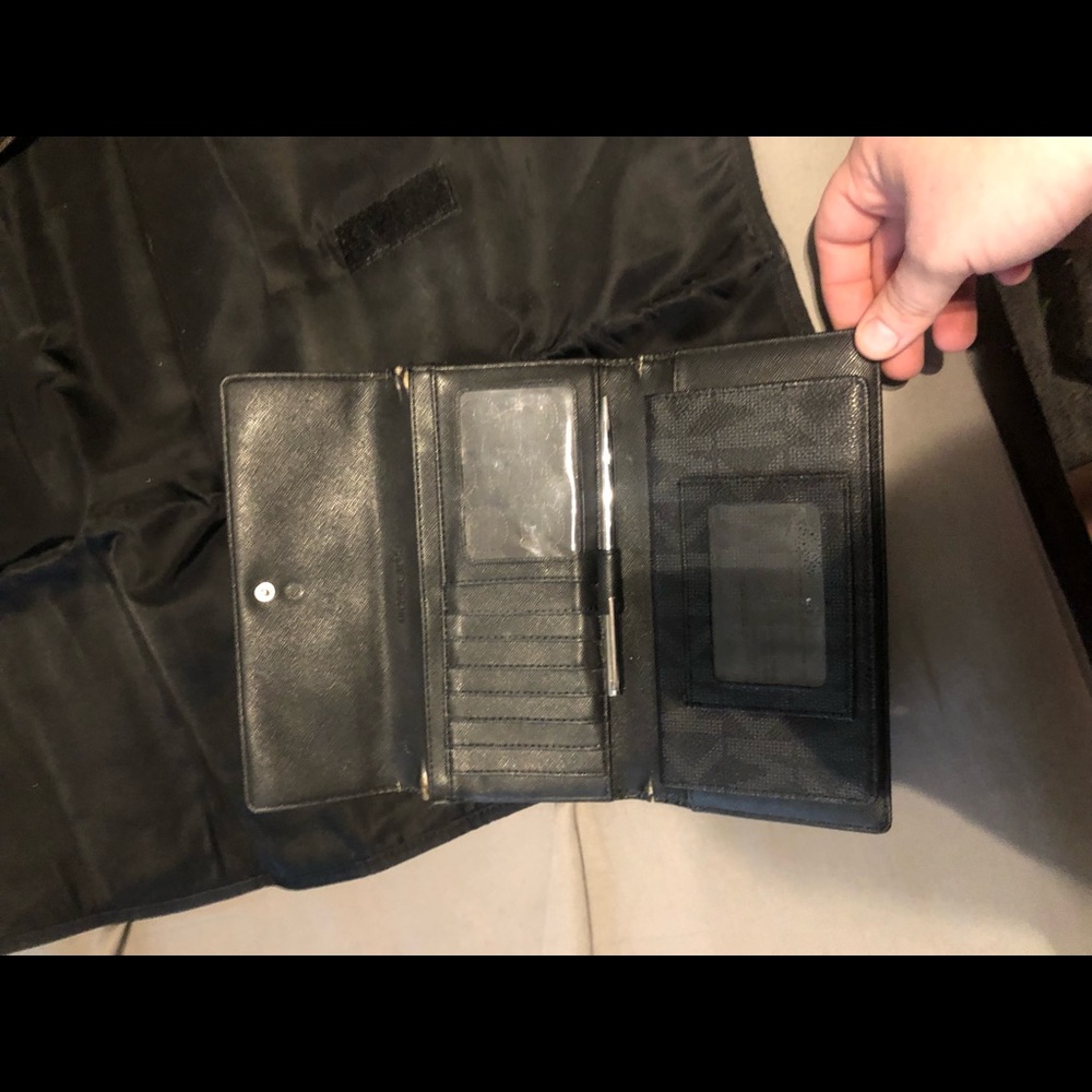 Micheal Kors Diaper bag - Picture 3 of 6